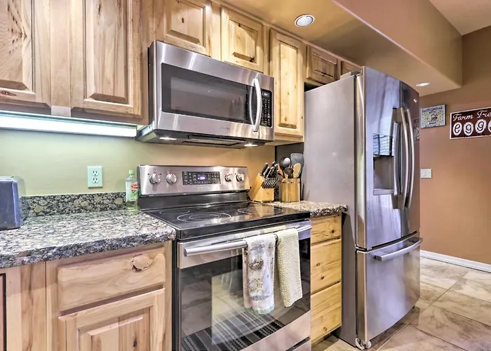 Furnished Balcony W/ Fire Pit: Pinetop Mtn Escape! Holiday home
