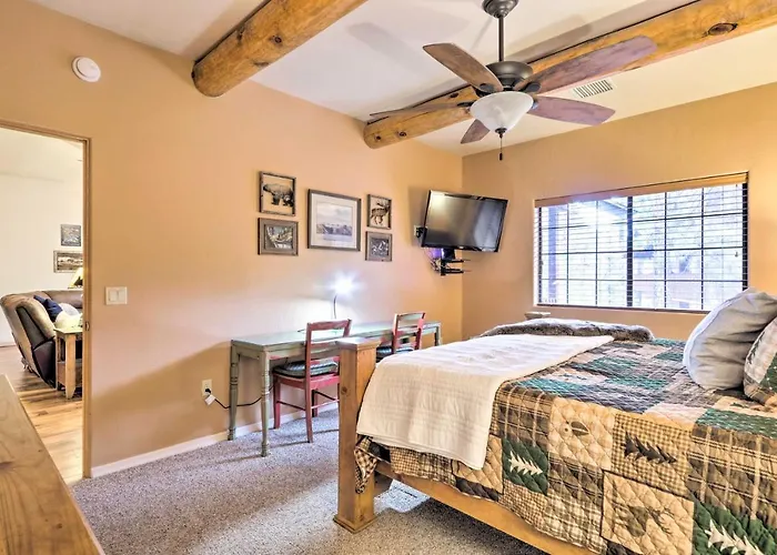 Furnished Balcony W/ Fire Pit: Pinetop Mtn Escape!