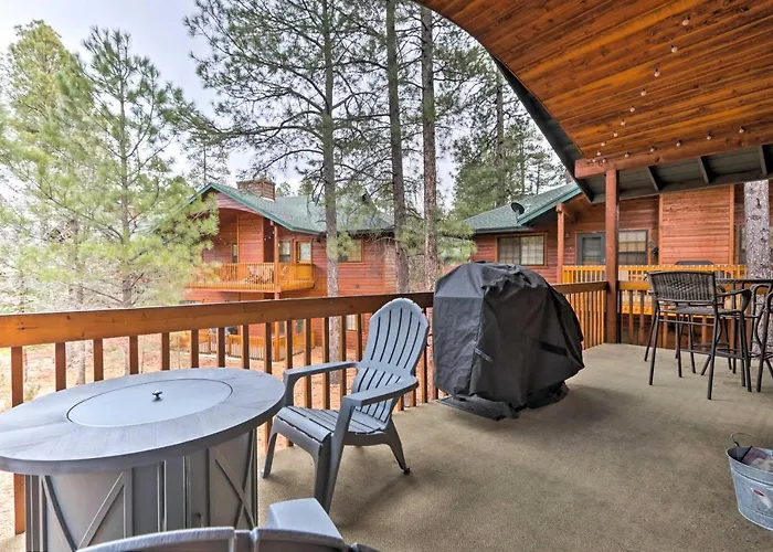 Furnished Balcony W/ Fire Pit: Pinetop Mtn Escape! Holiday home