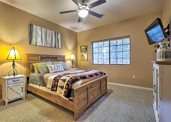 Furnished Balcony W/ Fire Pit: Pinetop Mtn Escape!